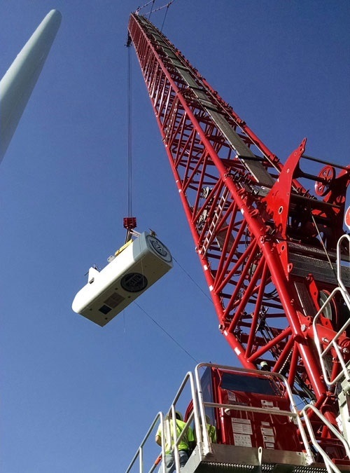 Manitowoc crane lifting load