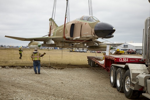 News_PlaneMove crane image