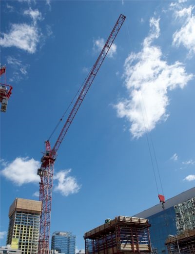 Potain MR 605 B being used for an apartment construction project in Chicago.