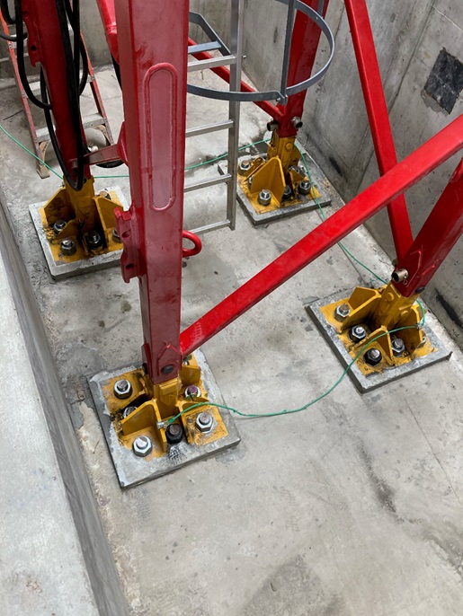 R40A-Anchors_Installed_Photo crane image