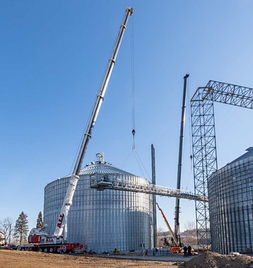 550- and 600-ton cranes unite for conveyor lift at farm co-op