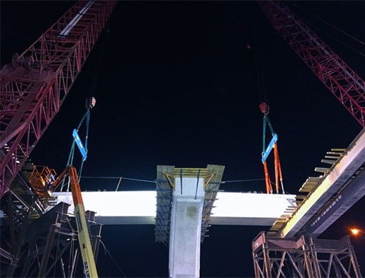 Manitowoc 2250 crawler cranes hold up backbone of the new highway interchange