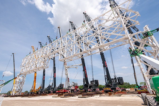 Seven-crane lift in Orlando