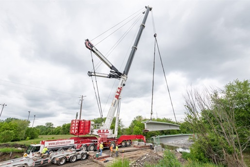 Liebherr LTM 1750-9.1 lifting a 117-foot precast bridge beam