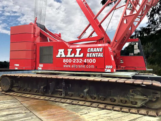 Manitowoc 999 red crawler crane