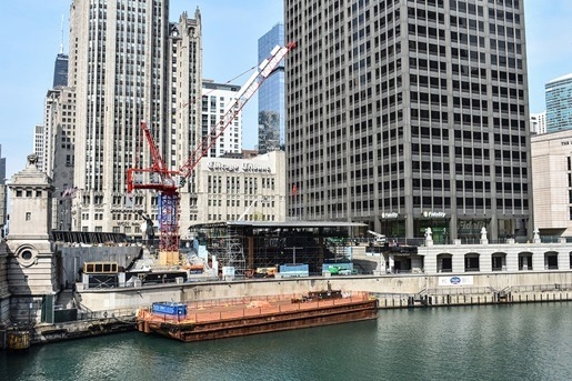 Potain crane working on Apple store in Chicago.